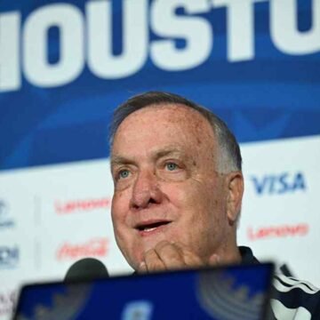 The coach who bonded with Putin and took Curaçao to the World Cup