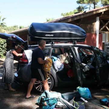 Tourists evacuated from wildfire threat as France and Spain brace for new heatwaves