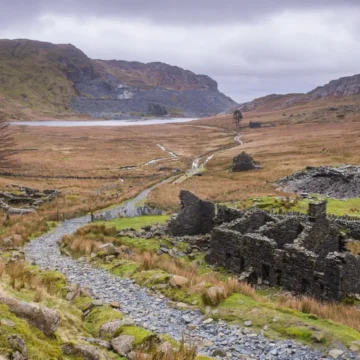 ‘Looming stone towers like Maya temples’: a hike through Snowdonia’s slate country
